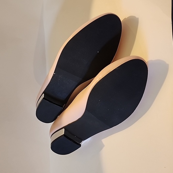 Arnia or Annia brand of cushioned flats. Size 11 WW.  Silver accents/pale pink - Picture 5 of 8